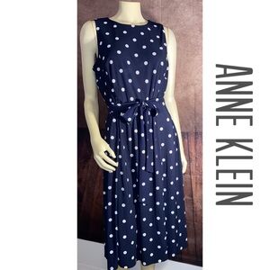 Anne Klein~Navy/White Sleeveless Polka Dot Dress~Hidden zipper~Tie waist~Size 10